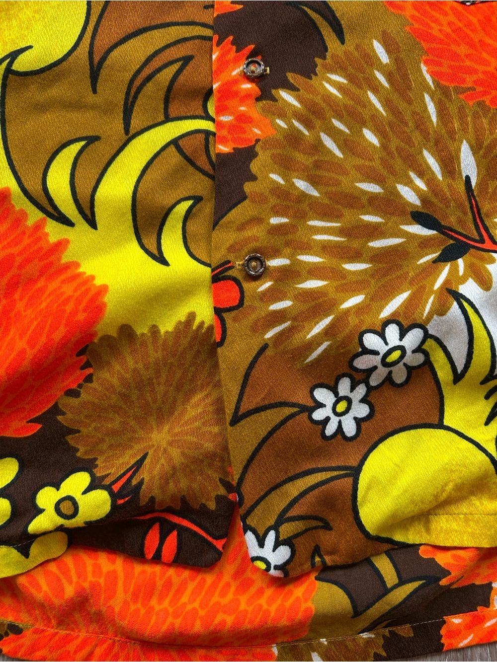 Vintage 70’s Floral Button-Up Shirt Made in Hawaii - Picture 4 of 4